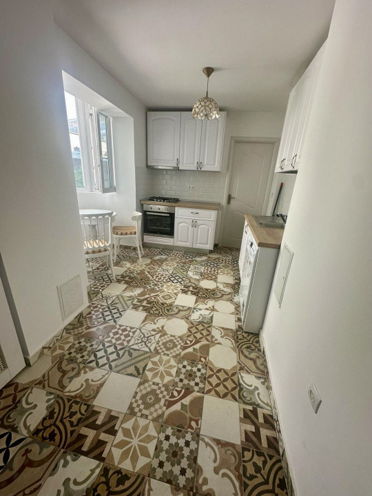 Apartament 3 camere  | Centrala de imobil | Renovat | Cismigiu