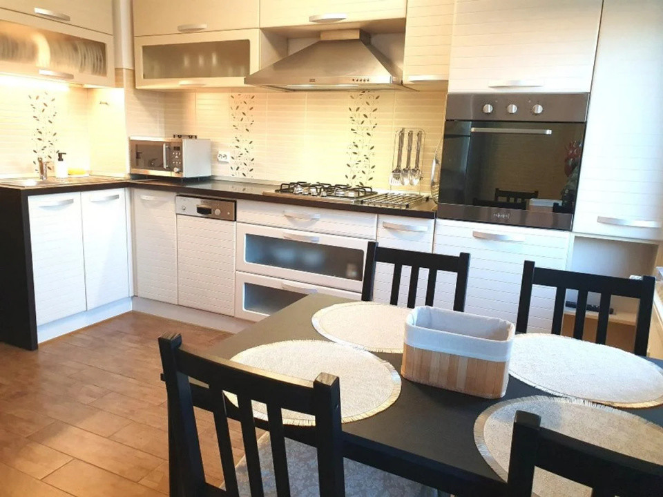 Apartament 3 camere de închiriat – Aviației | Parcare