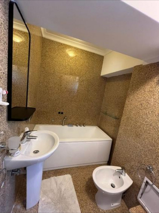 Apartament 3 camere | 104 mp | Centrală proprie | Renovare | Lux