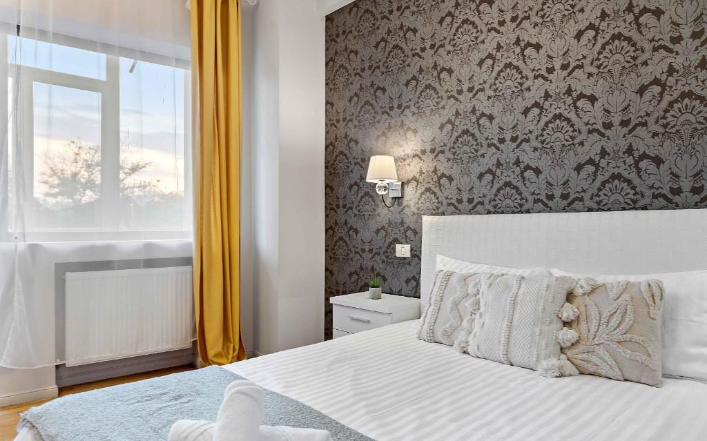APARTAMENT DE 3 CAMERE | CENTRALA PROPRIE | PIATA VICTORIEI-DR FELIX