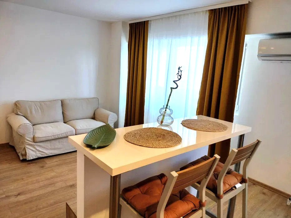 Garsonieră renovată | Mobilată complet, balcon, 40 mp | Nerva Traian