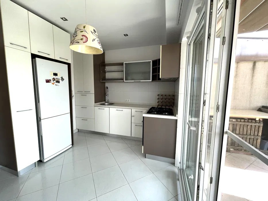 Apartament de 3 camere de inchiriat | Terasa 41 MP | Parcare | Scoala Americana