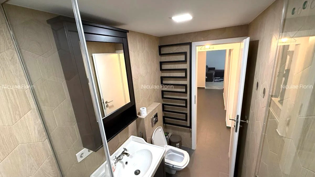 Apartament 3 camere de închiriat zona Unirii| Modern, spațios, parcare inclusă