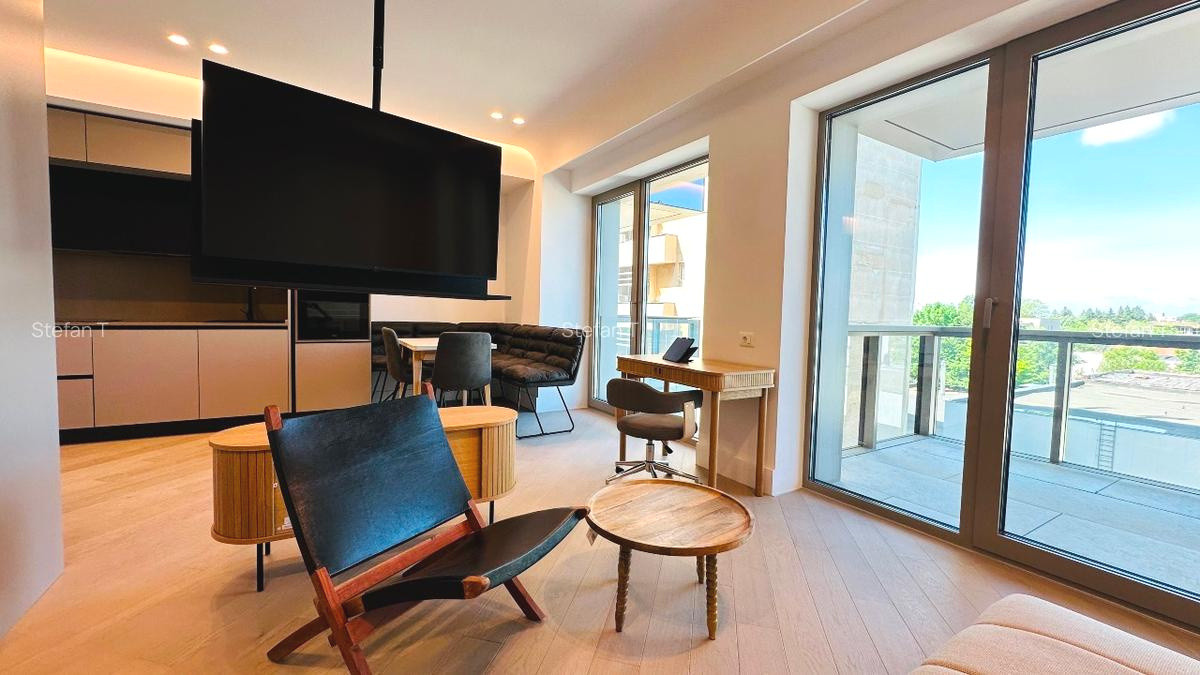 Studio dublu | Cortina 126 | Iancu Nicolae | Modern | 