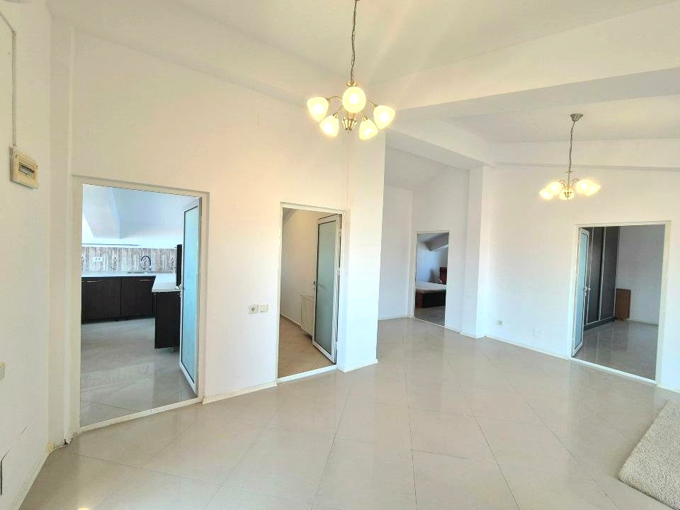 Apartament cu 3 camere de închiriat | Mansardă | Zona Pipera