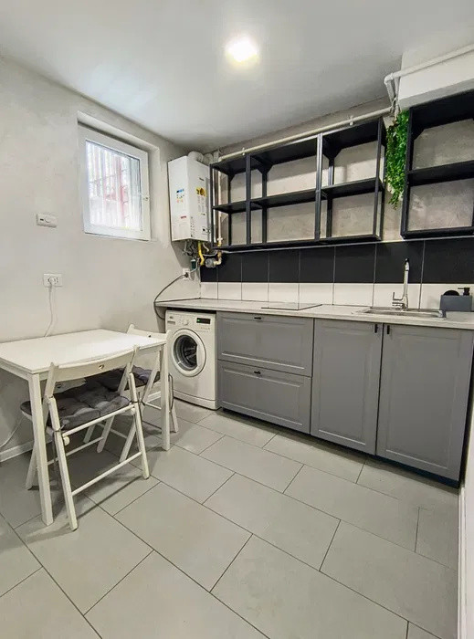 Garsonieră renovată de închiriat | Centrală proprie | 31 mp | Victoriei |