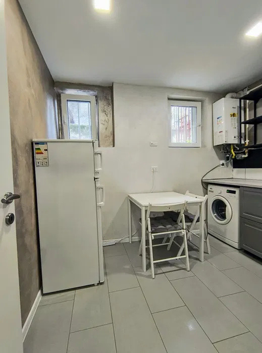 Garsonieră renovată de închiriat | Centrală proprie | 31 mp | Victoriei |
