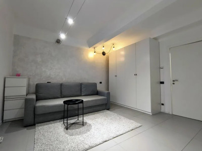 Garsonieră renovată de închiriat | Centrală proprie | 31 mp | Victoriei |