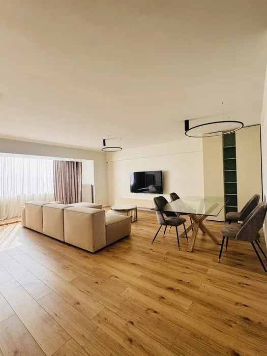 APARTAMENT DE 3 CAMERE, PRIMA INCHIRIERE, UNIRII