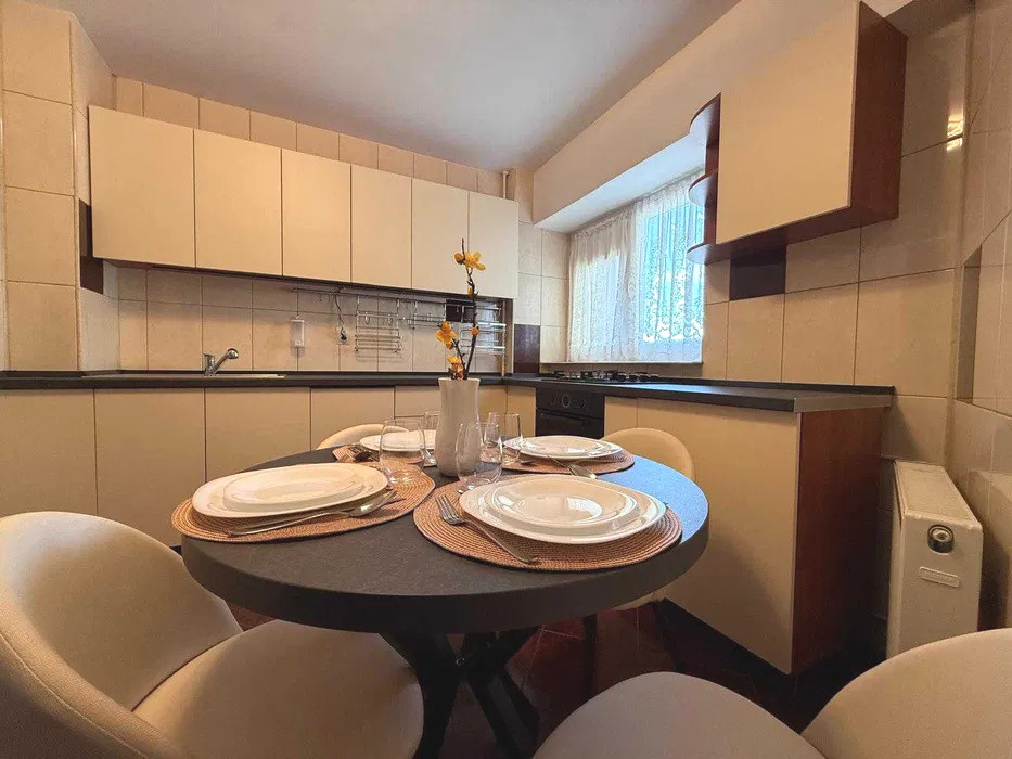 Apartament 4 camere renovat | Piața Victoriei | Vedere panoramică